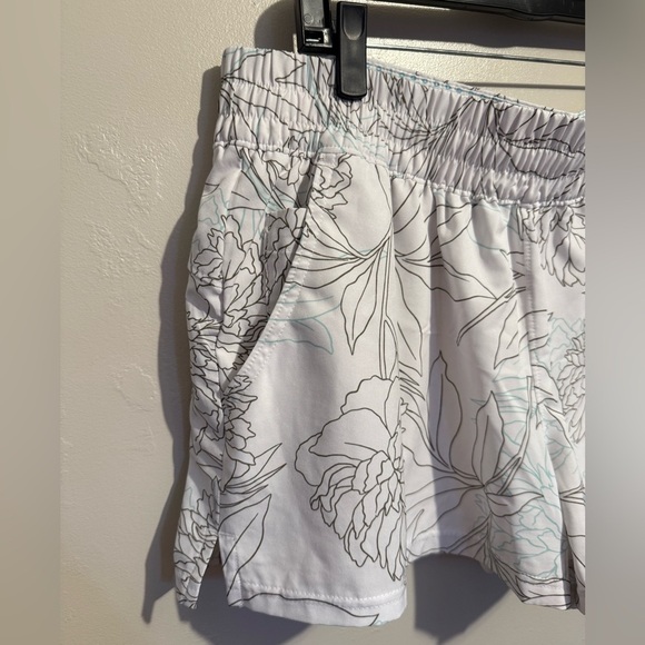 Columbia Floral Print White Athletic Shorts with Built in Bike Shorts XL - Picture 3 of 16